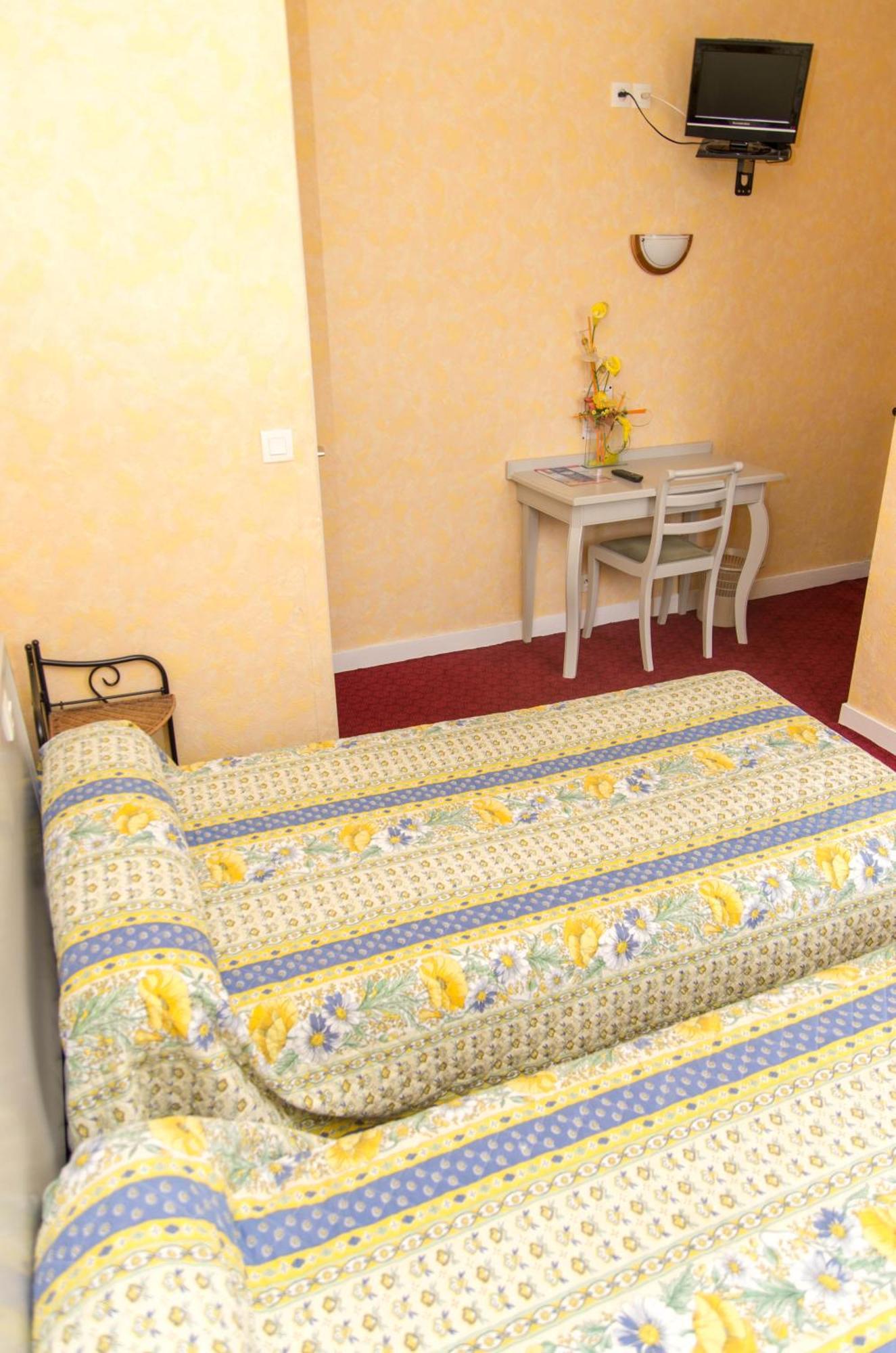 Hotel De La Gare Dol-de-Bretagne Εξωτερικό φωτογραφία
