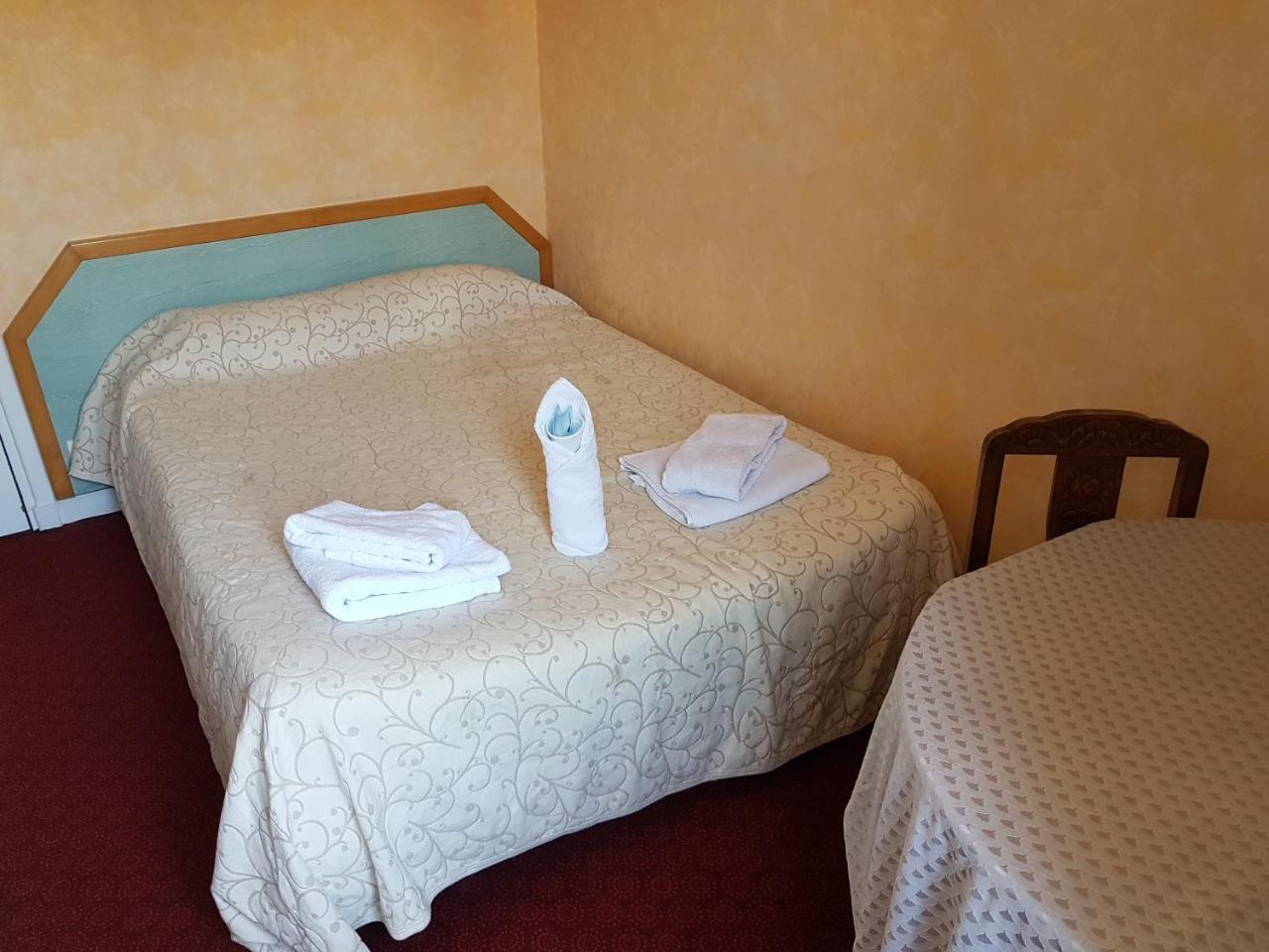 Hotel De La Gare Dol-de-Bretagne Εξωτερικό φωτογραφία